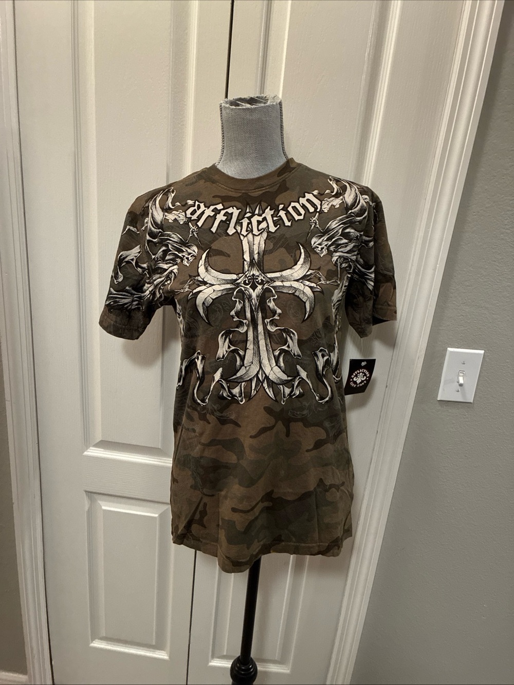 Affliction mens short sleeve top size small